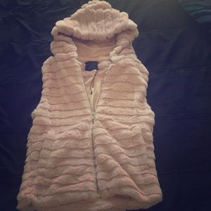 LOVE TREE faux fur zip-up style vest